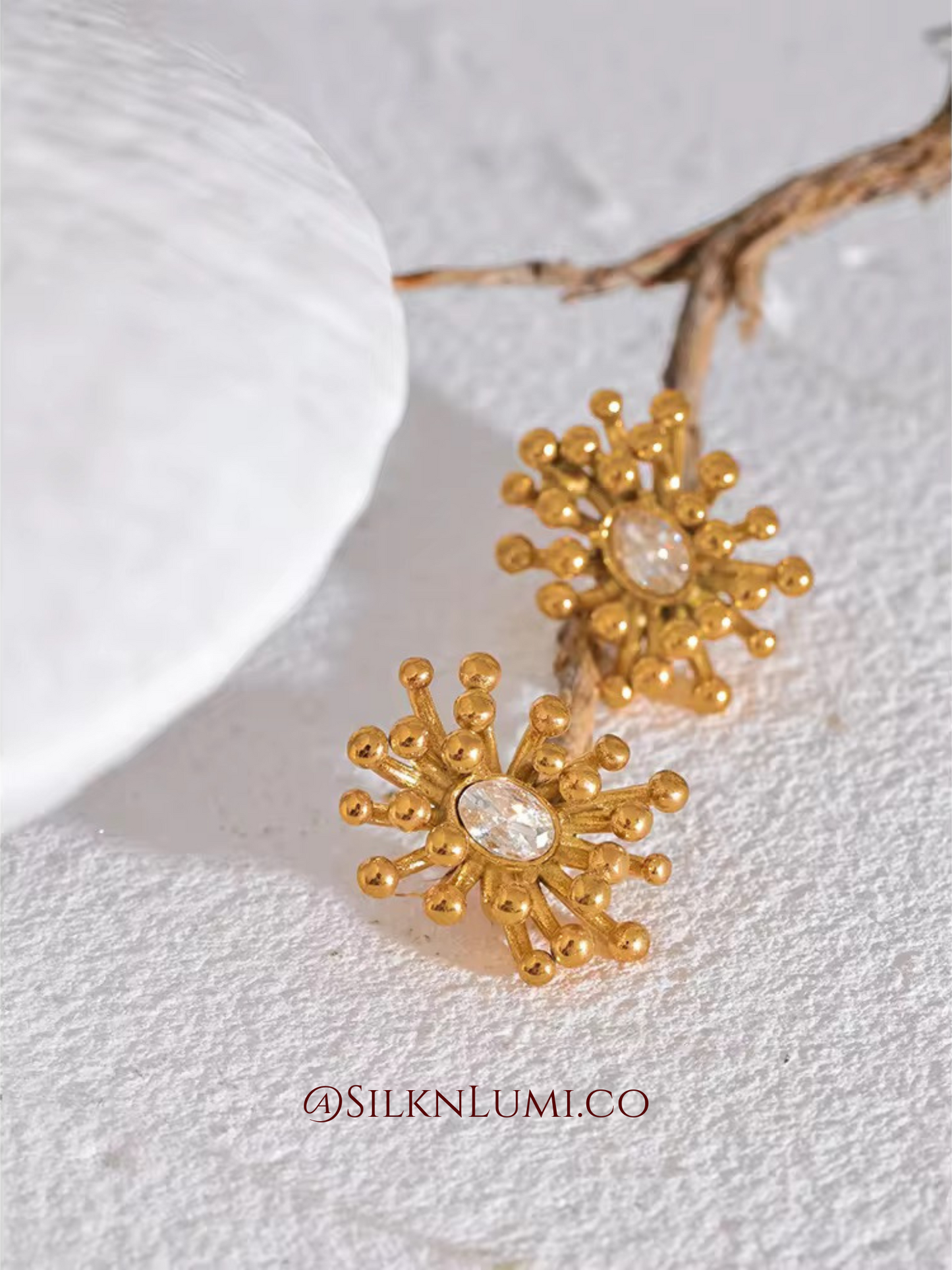 Enchantè studs