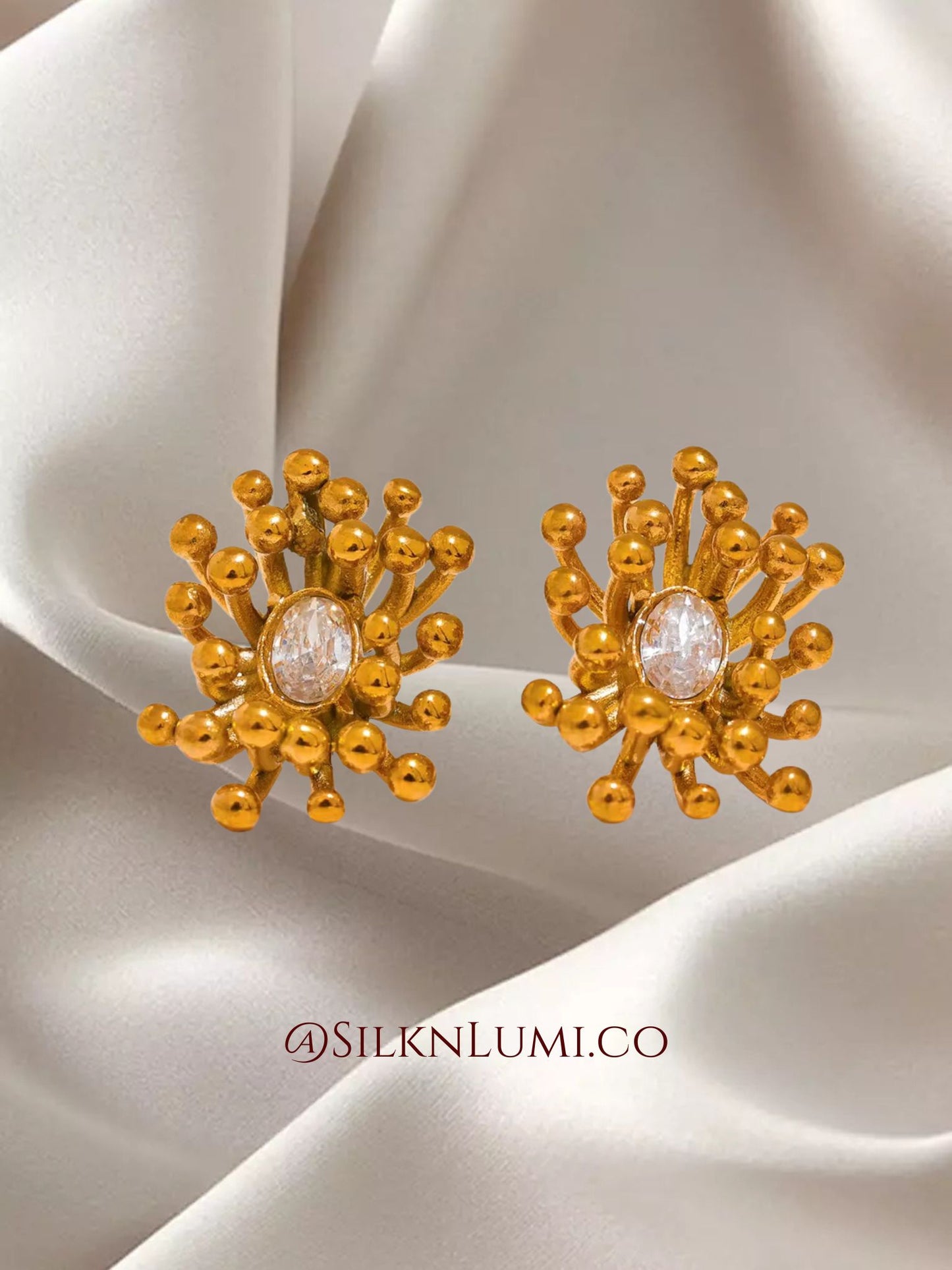 Enchantè studs